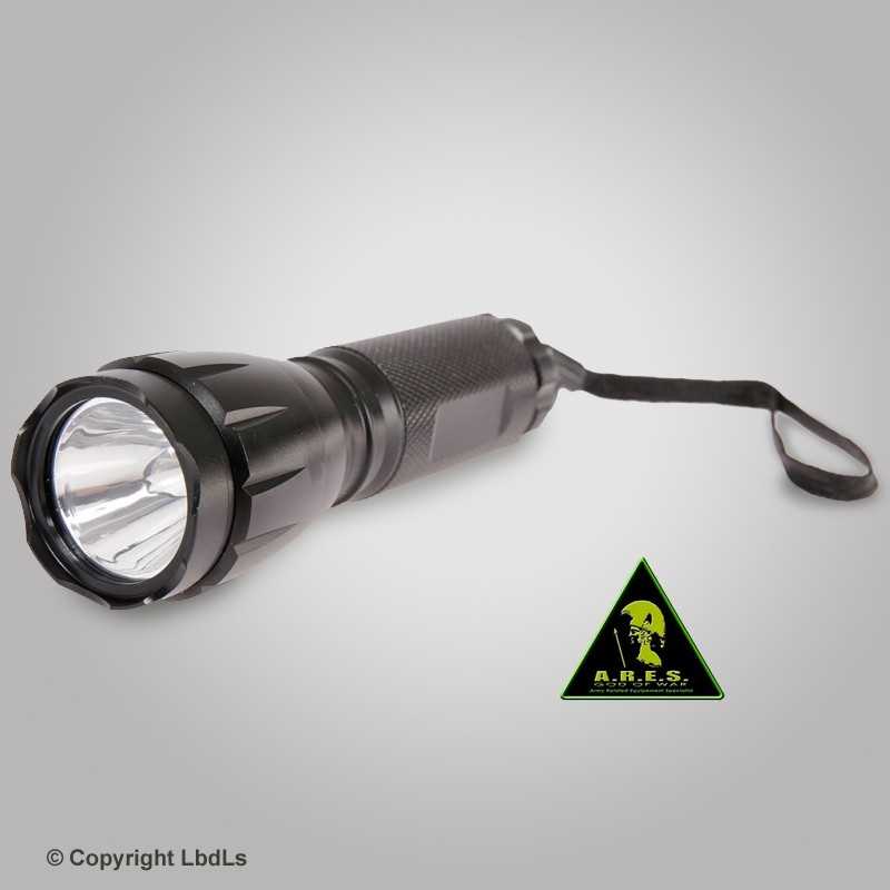 Lampe ARES 400 Lumens (3 piles AAA fournies)  LAMPE TORCHE à 18,00 €
