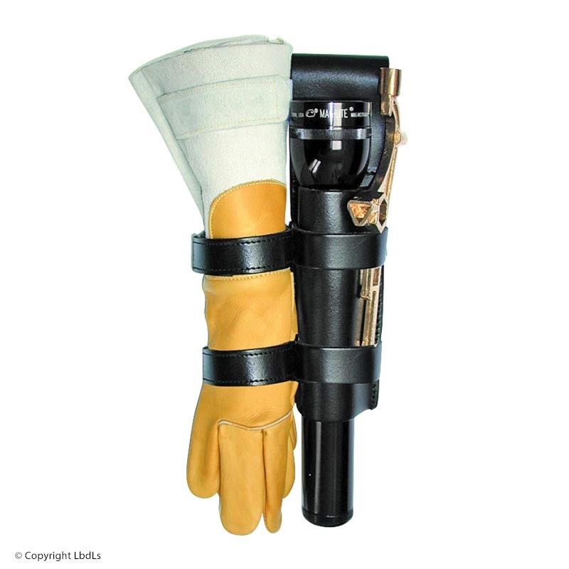 Porte lampe, gants et clé tricoise cuir : l'indispensable des agents SSIAP