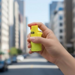 Aérosol de défense HURRICANE Light jet poivre 15 ml jaune  BOMBES LACRYMOGÈNE DE POCHE à 11,90 €