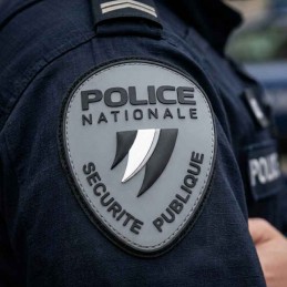 Patch PVC police nationale gris 9x8 cm  BRASSARDS ET BANDEAUX à 5,00 €