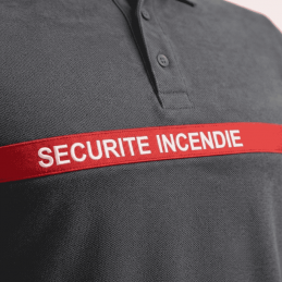 Polo SSIAP gris bande rouge brodé SECURITE INCENDIE  POLOS à 17,00 €